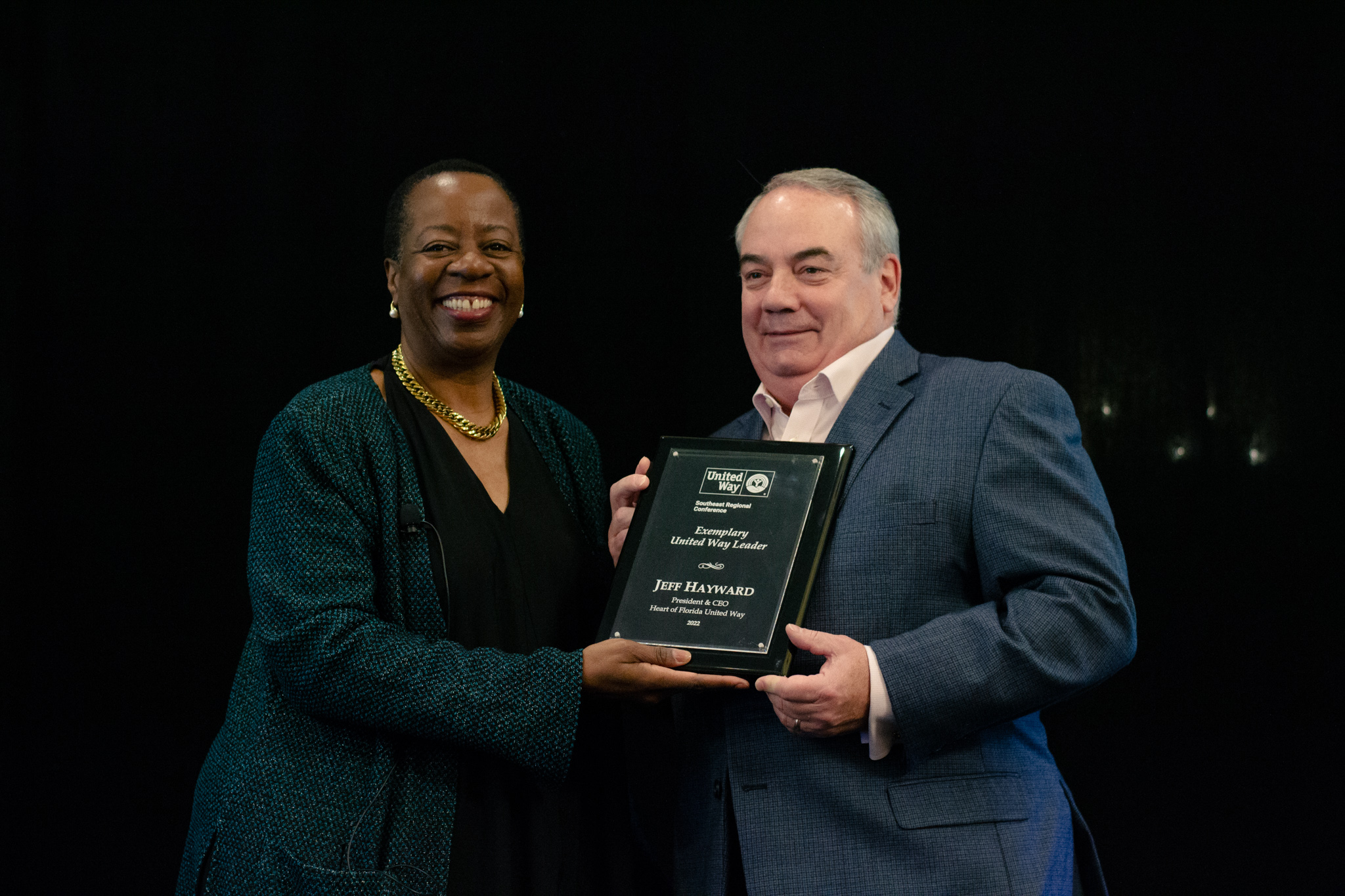 2022 SERC Awards - Angela Williams, UWW Pres. & CEO, presenting Jeff Hayward (CEO, HFUW) with the "Exemplary UW Leader" award (April 2022)